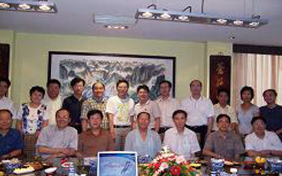 泰豪集团2005年度中期经营工作会议在南昌召开